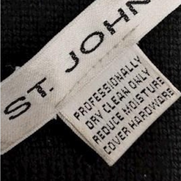 St. John Knit cape - Picture 3 of 3